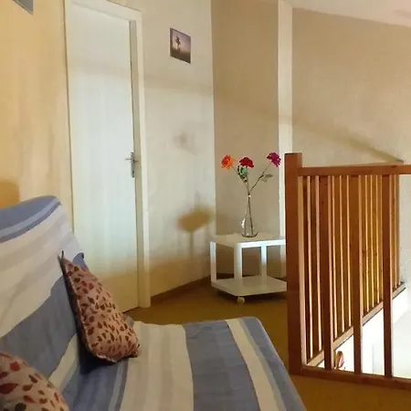 Pied A Terre En Bord De